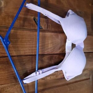 Women's Hanes under wire bra 36 B with padding.